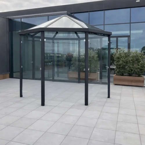Meetingpoint - rokersoverkapping Paris 28 Duurzaam rookpaviljoen met hoogwaardige beglazing en moderne uitstraling op dakterras